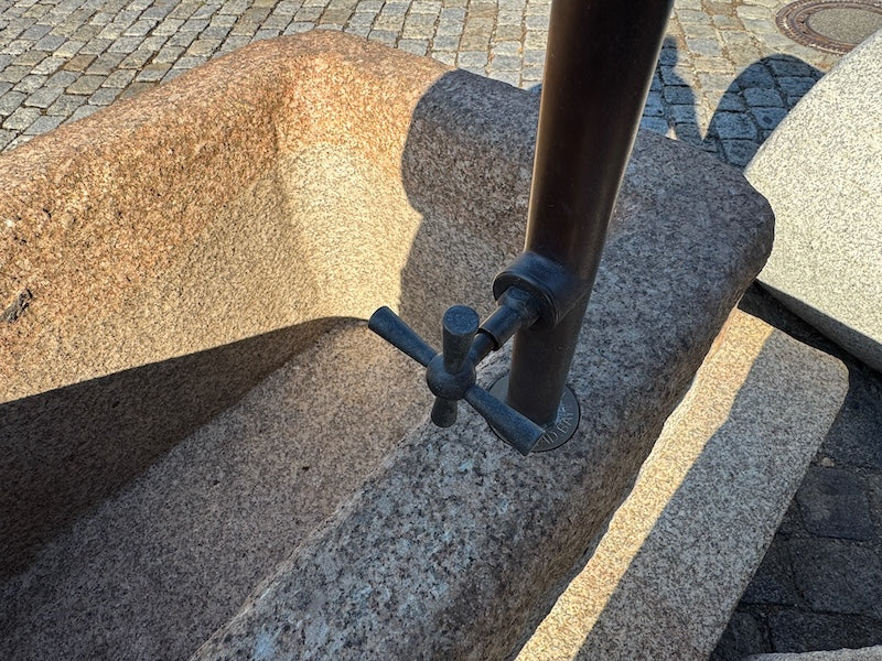 Gartenbrunnen Granit rechteckig Rost Optik