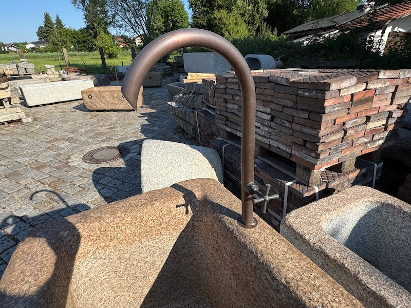 Gartenbrunnen Granit rechteckig Rost Optik mit Auslauf