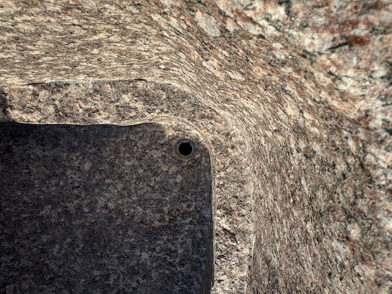 Gartenbrunnen mit Wasserhahn