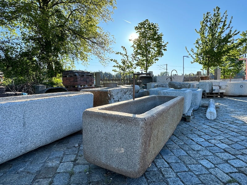 Alter Gartenbrunnen Granit Rost Optik