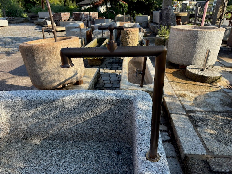 Wasserhahn für Steinbrunnen