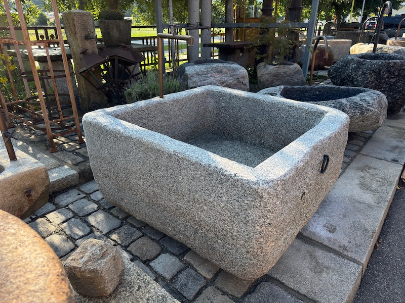 alter Steinbrunnen zu verkaufen