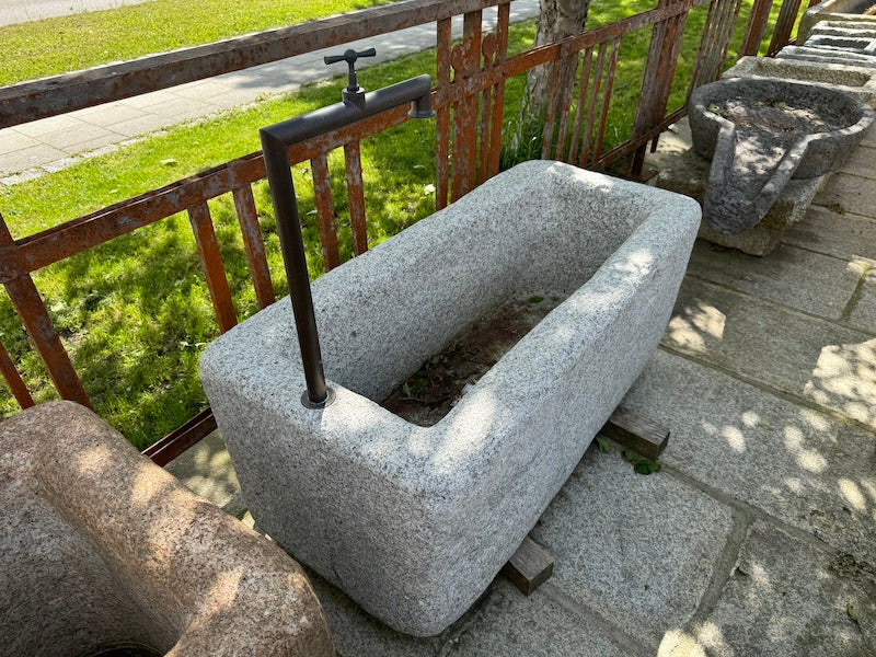 Steinbrunnen Granit hell