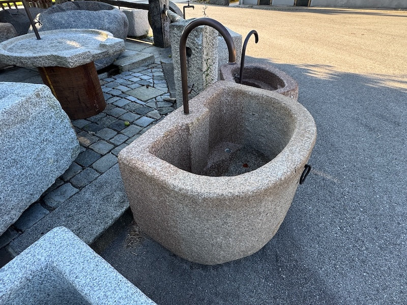 Wandbrunnen Seitenansicht