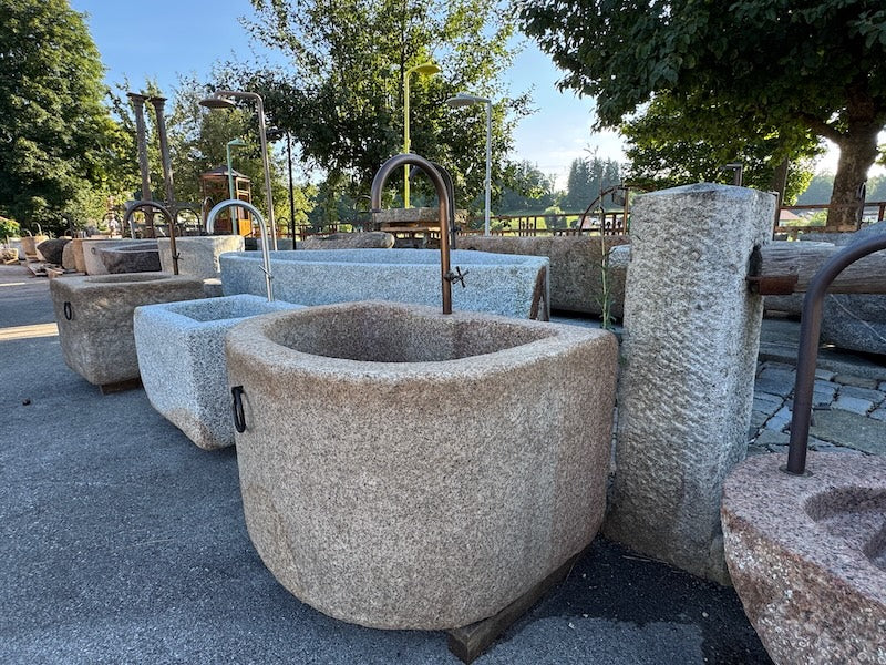 Wandbrunnen mit Einschlüsse