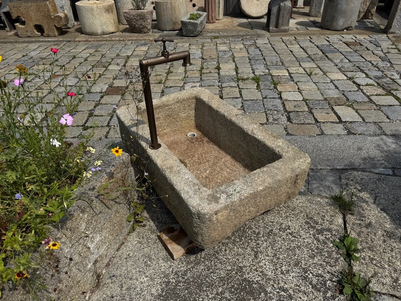 Historische Brunnen aus Granit