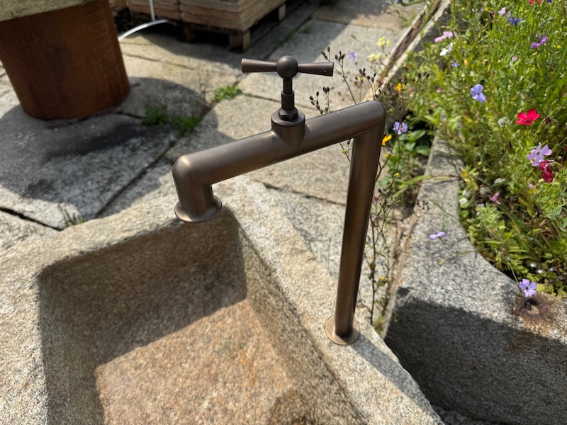 Historische Brunnen mit Wassereinlauf