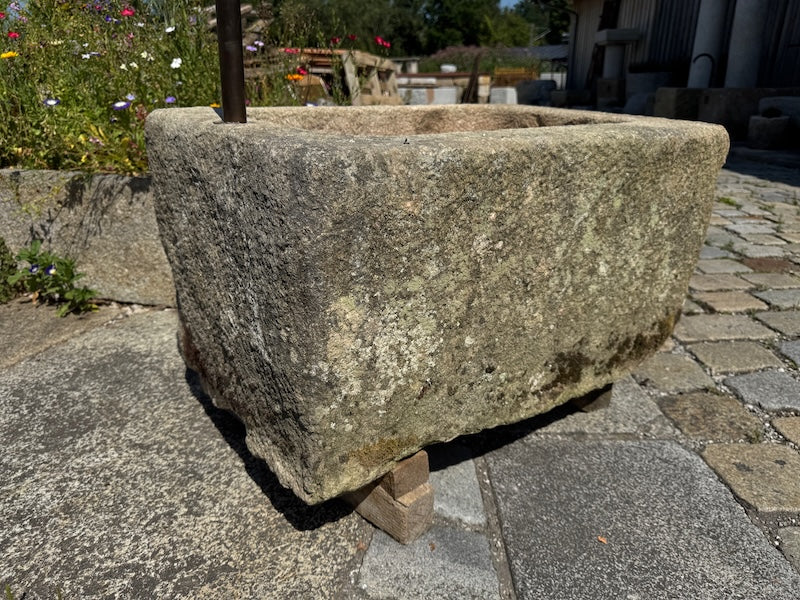 Kleiner Granittrog Detail