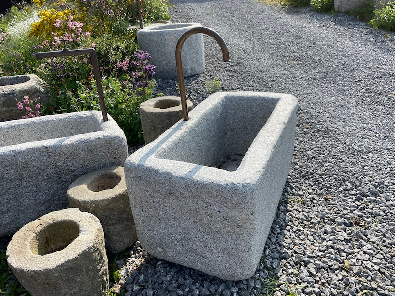 Natursteinbrunnen rechteckig Seitenansicht