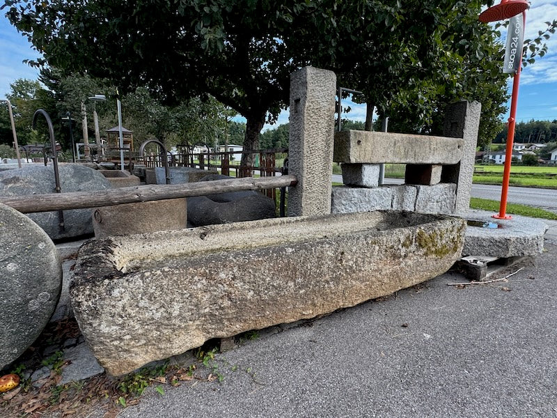 Alter Granitbrunnen rechteckig