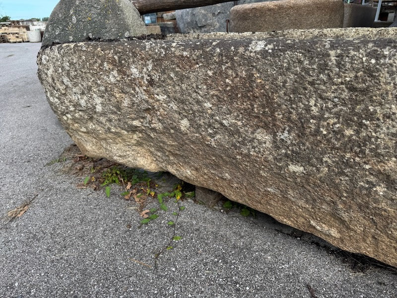alter granitbrunnen rechteckig Rückansicht