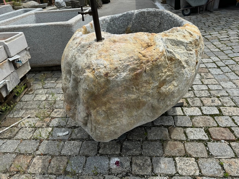 Findlingsbrunnen Bayern