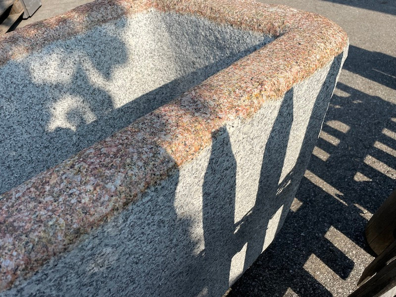 Granitbrunnen rechteckig mit hochwertigen Wassereinlauf