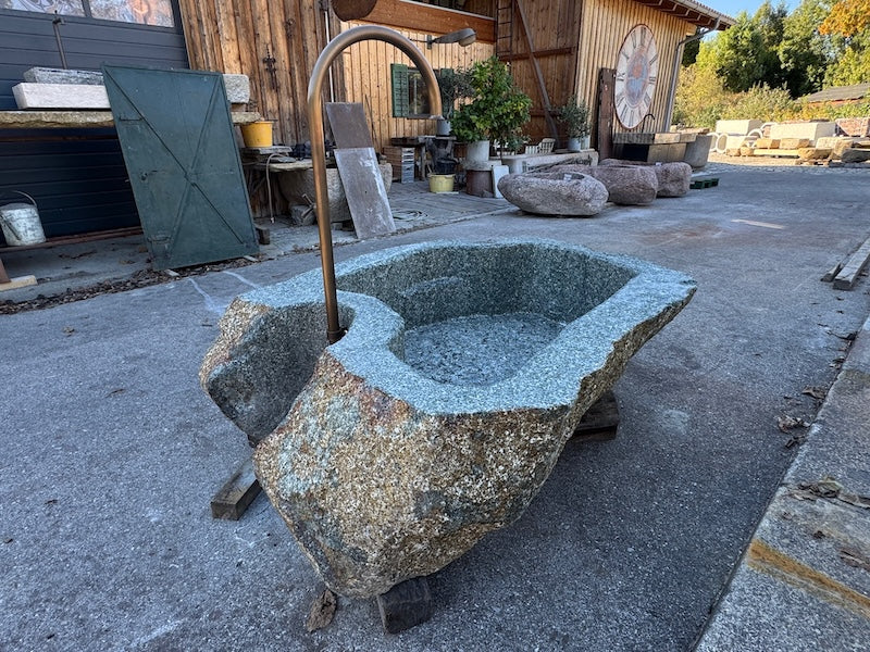 Gartenbrunnen modern Granit