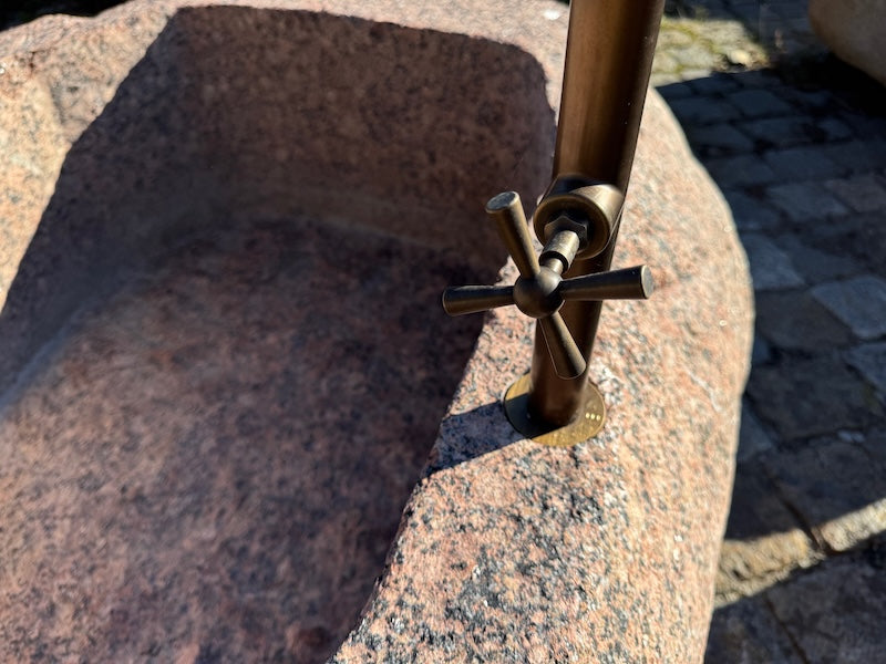 Handrad für Großen roter Findlingsbrunnen