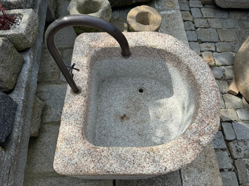 Granitbrunnen Garten mit Hahn