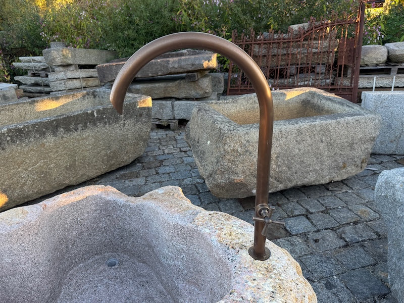 Messingwassereinlauf Findlingsbrunnen