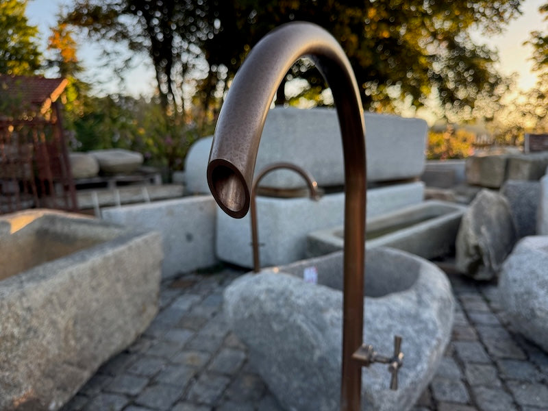 geflammte Oberfläche Findlingsbrunnen