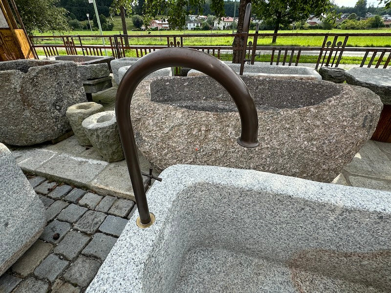 Granitbrunnen rechteck Wasserauslauf