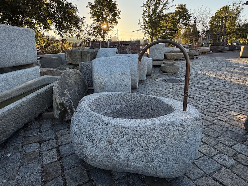 findlingsbrunnen mit wasserhahn Neu