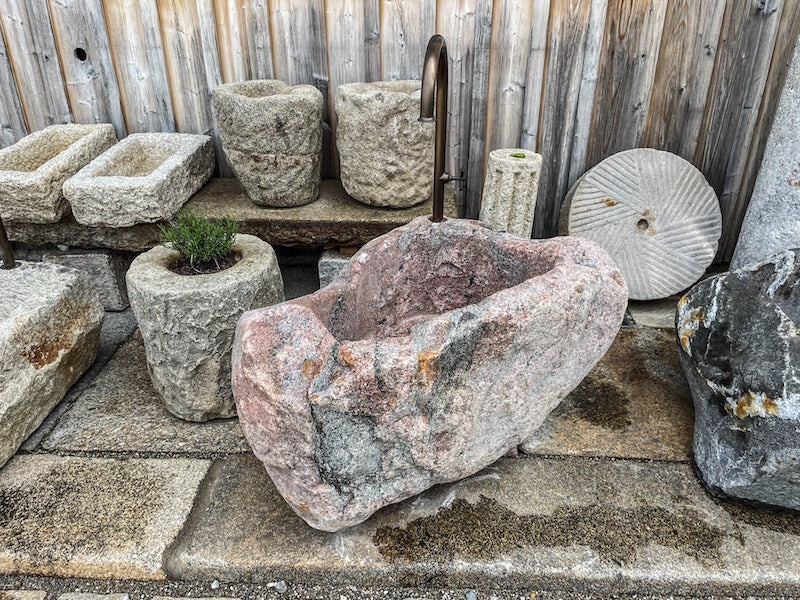 Roter Findlingsbrunnen