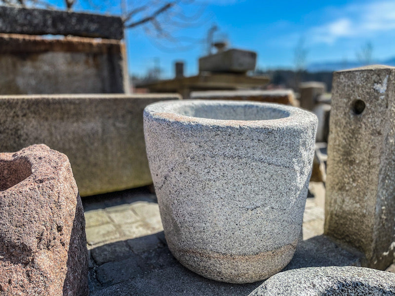 Granitbrunnen rund-konisch