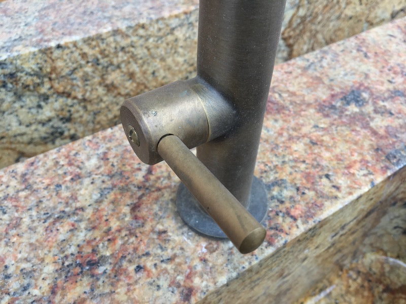 Gartenküchen München mit Messinghahn