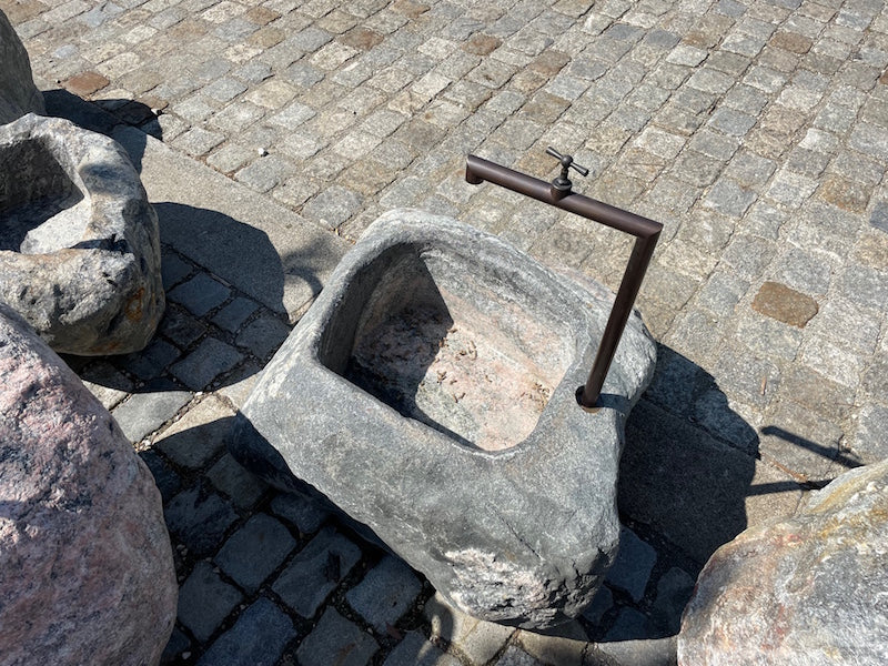 Findlingsbrunnen Befestigung Wassereinlauf