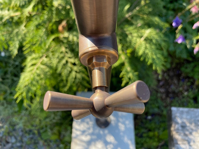 Brunnenauslauf mit Handrad