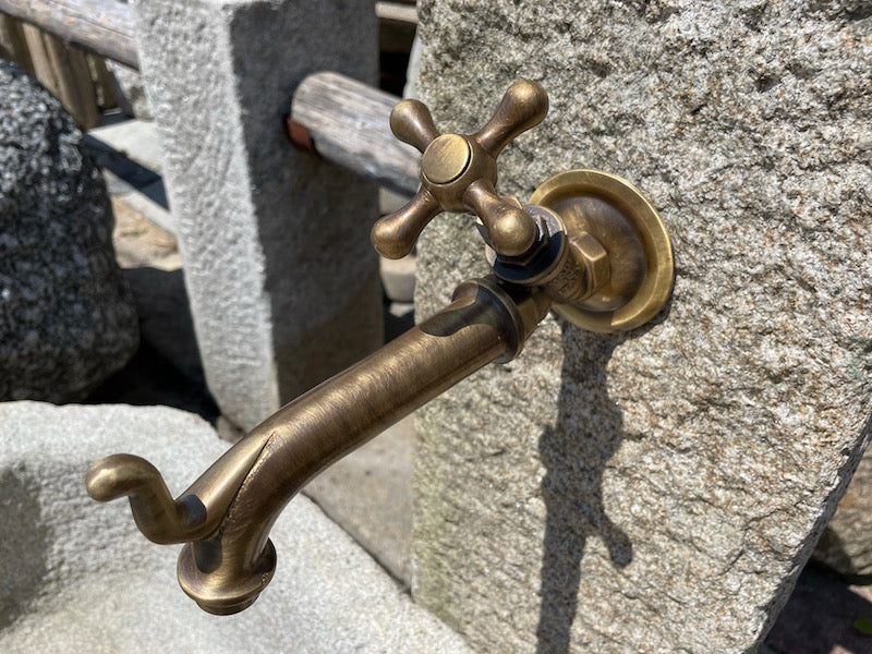 Wasserhahn Wandmontage Garten