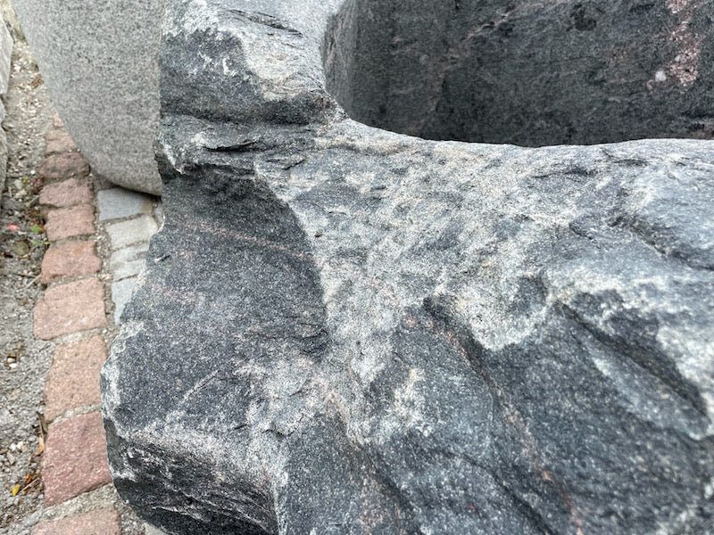 Gartenbrunnen Stein grau