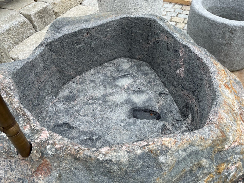 Gartenbrunnen Findling