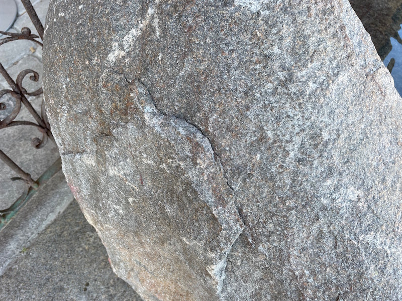 Naturstein Findling mit Messingeinlauf