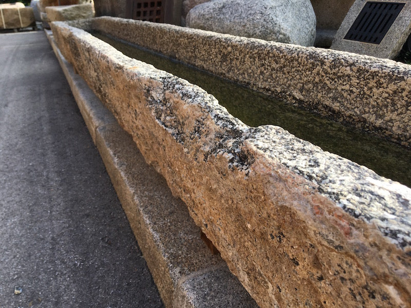 Wassertrog Granit Detail Rand