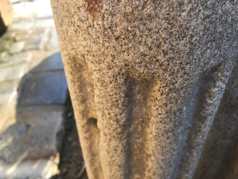 Steinsäulen für Hauswurzen