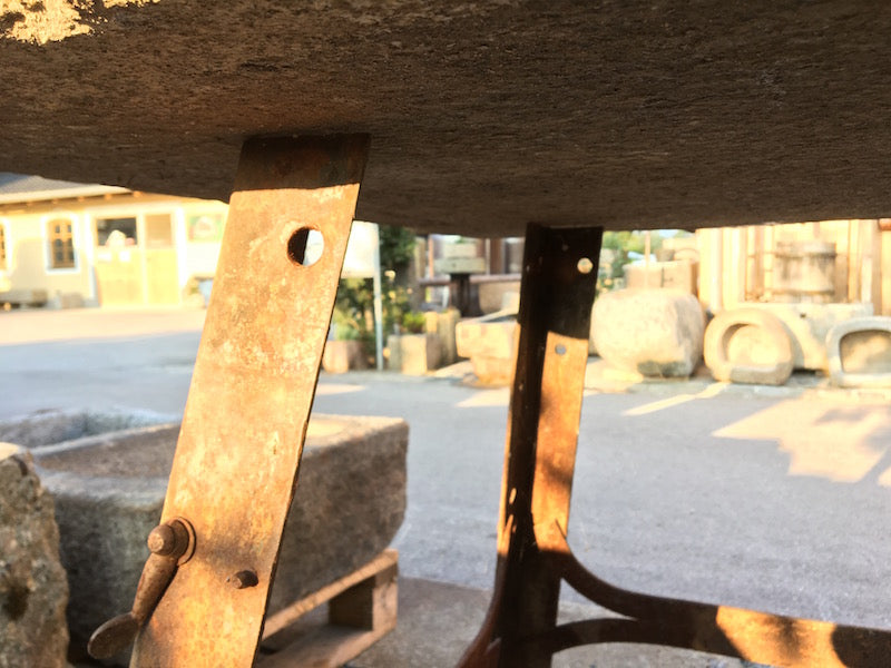 Granittisch Garten Detail Rost