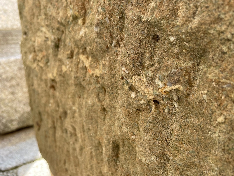 Alter Brunnen aus Sandstein