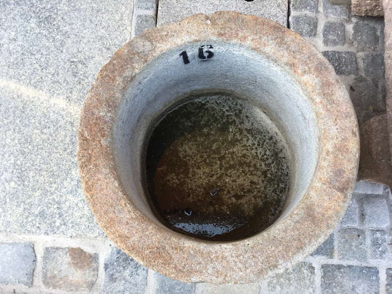 Altes Granitgefäss Draufsicht