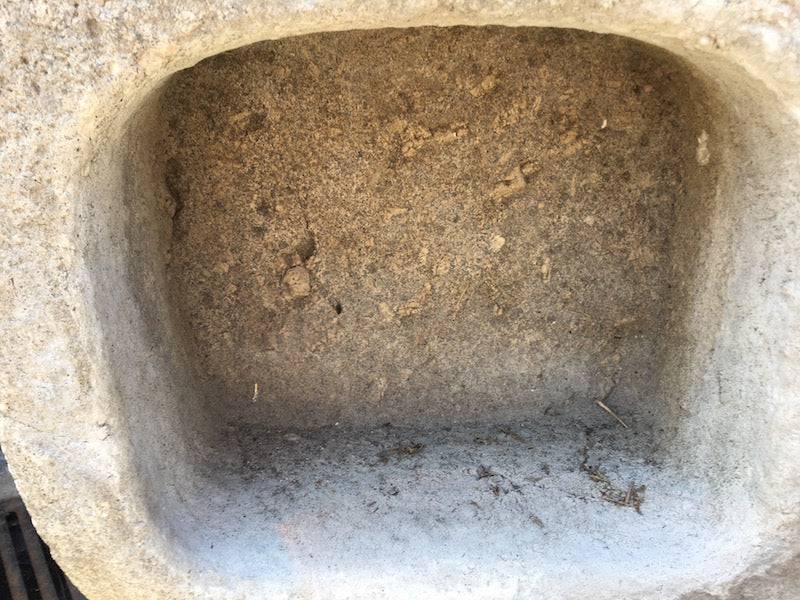 Altes Futterbecken Detail