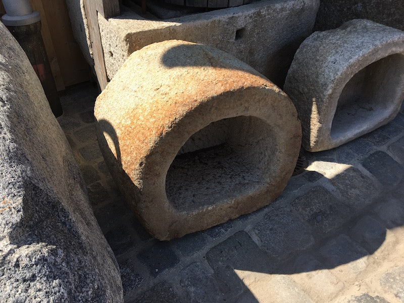 Granit Futterbecken Detail