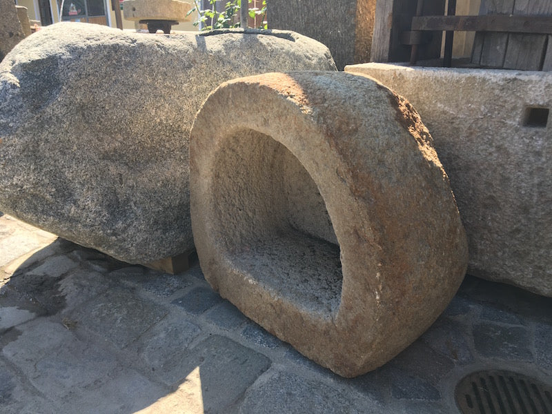 Granit Futterbecken alt