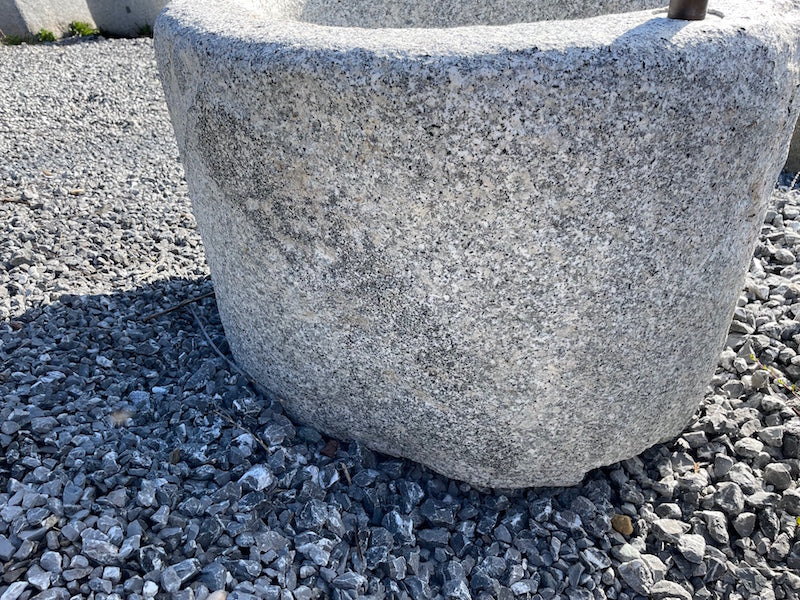 Granitbrunnen rund