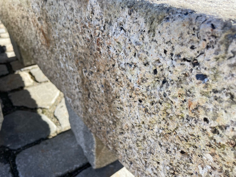 Alter Futtertrog aus Stein