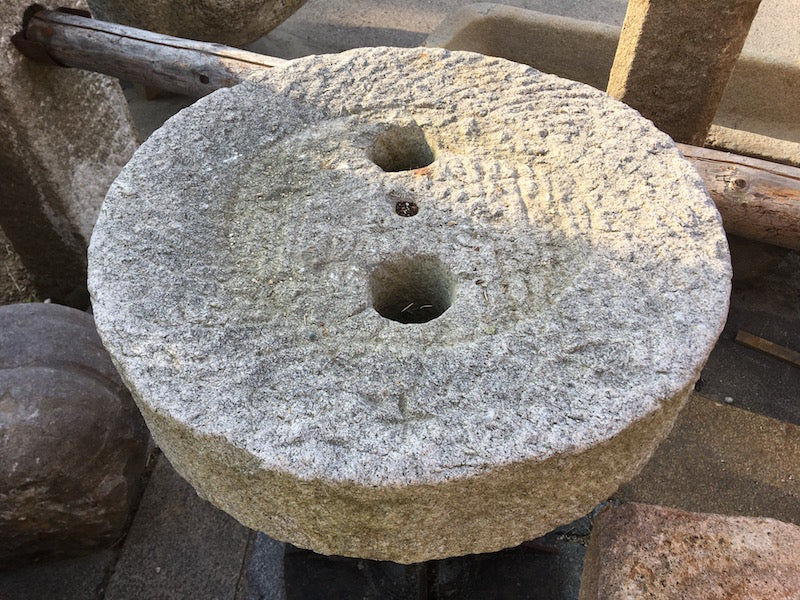 Mühlstein Tisch aus Granit