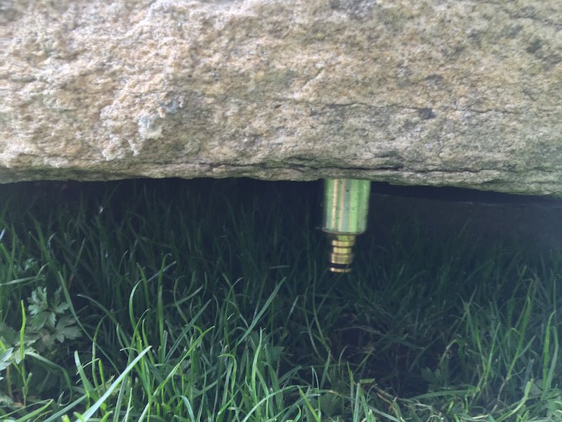 Mühlsteinbecken mit Auslauf