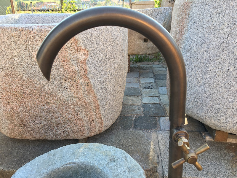 Steinbrunnen klein für den Garten