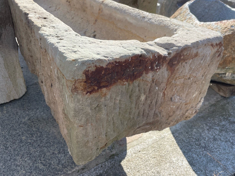 Wasserbrunnen Garten Rückansicht