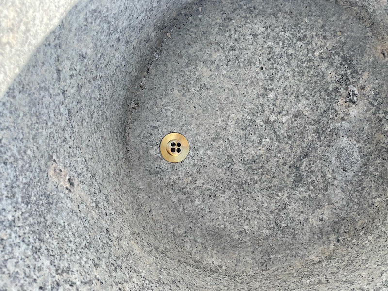 Granitbrunnen konisch rund Brunnenbecken