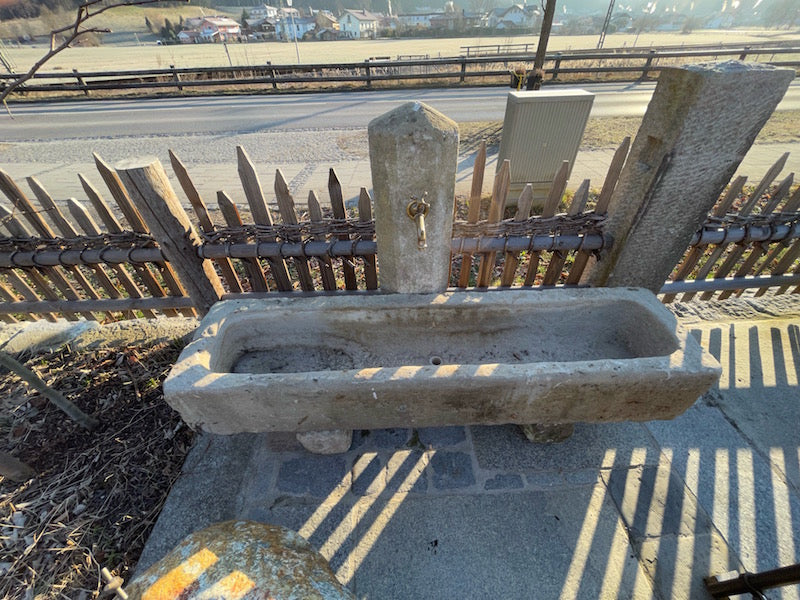 Wasserbrunnen Garten Stein