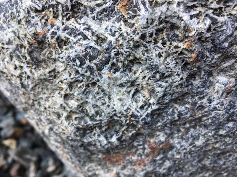 Brunnen aus Diabas Oberfläche